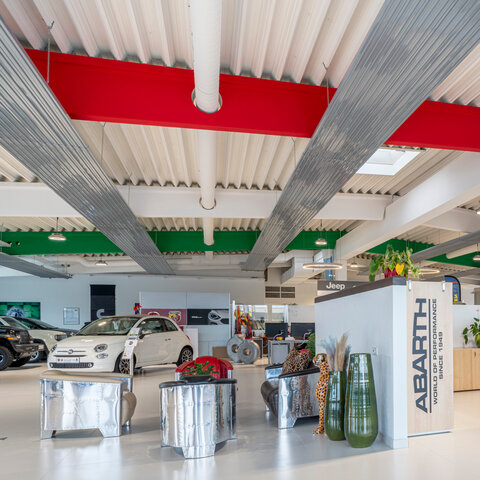 Zehnder Deckenstrahlplatten im Autohaus