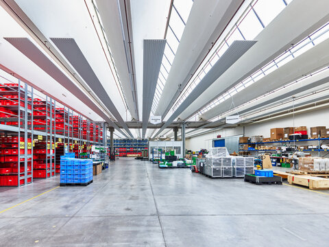 Deckenstrahlplatten Lagerhalle